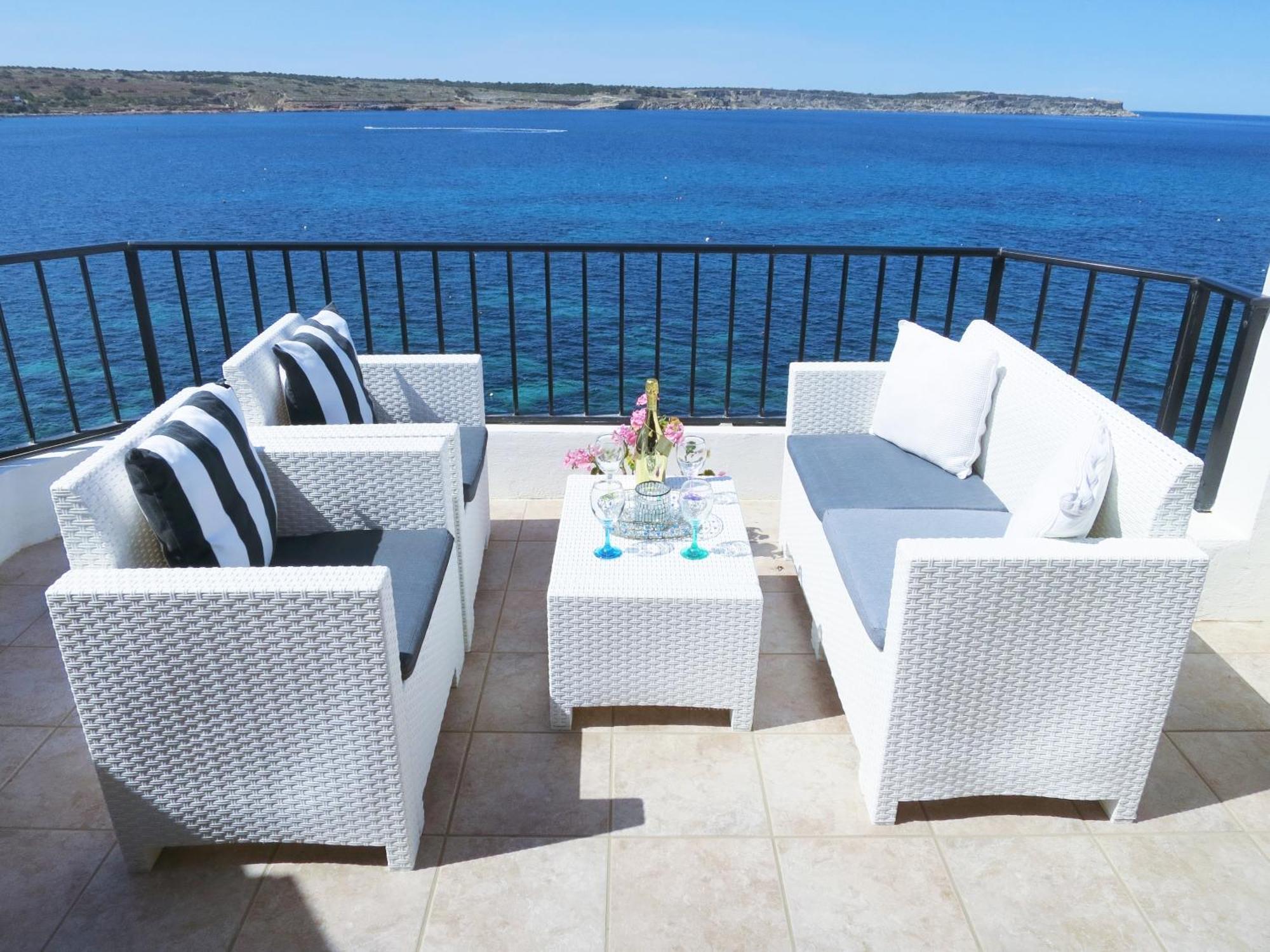 Seafront Apartment Terrace, Lounger & Panoramic Ocean Views Mellieha Exterior photo