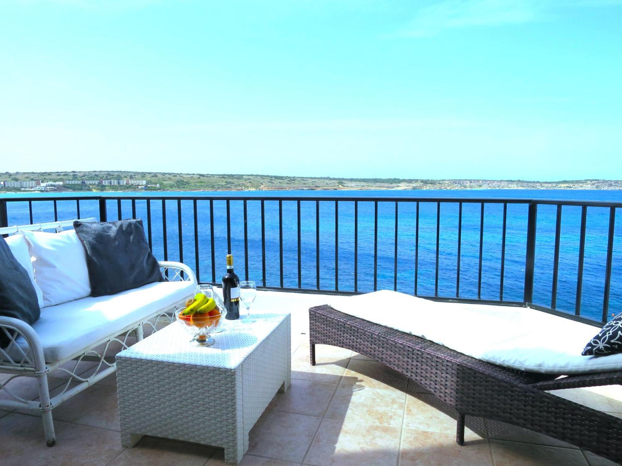 Seafront Apartment Terrace, Lounger & Panoramic Ocean Views Mellieha Exterior photo