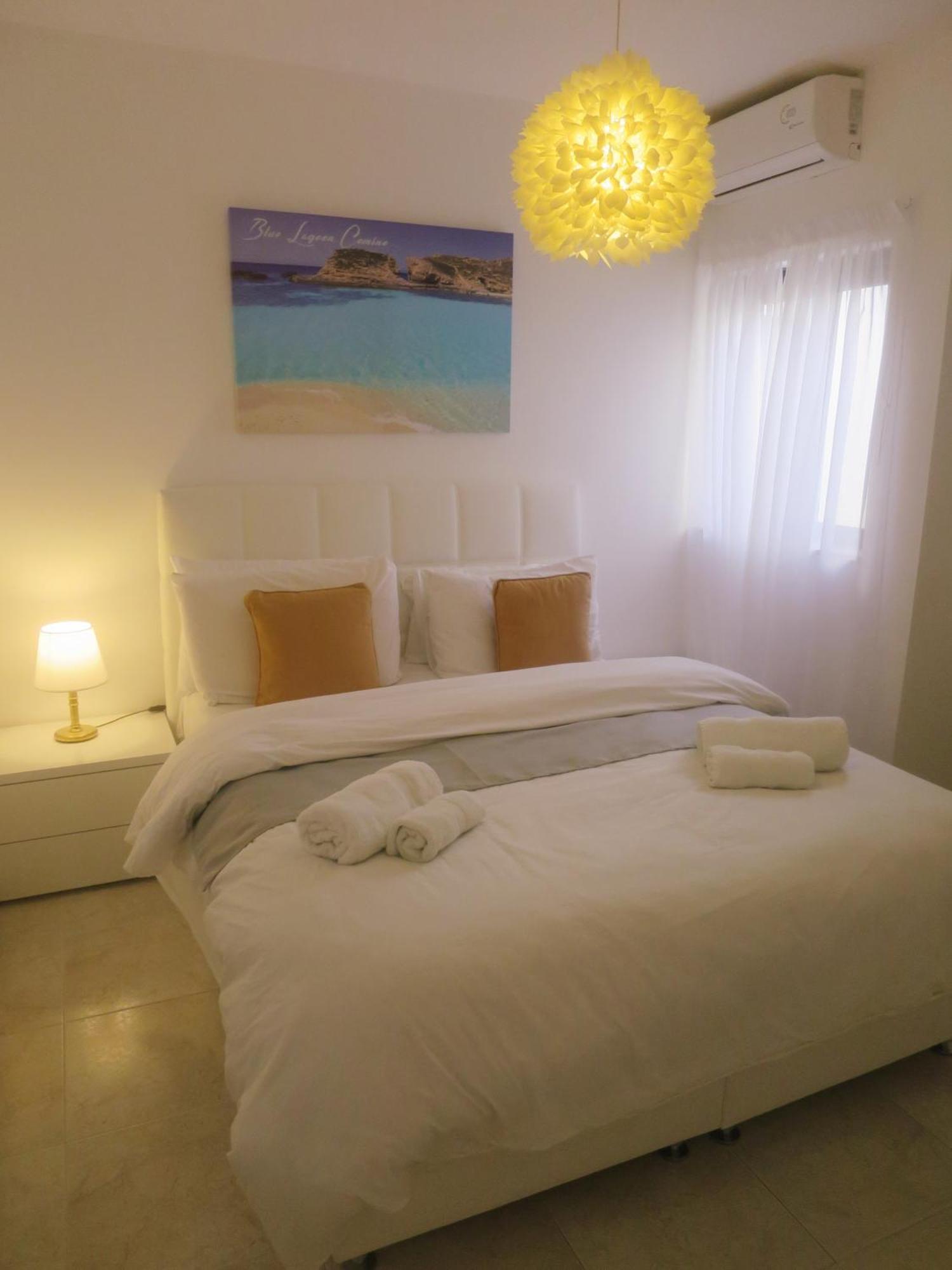 Seafront Apartment Terrace, Lounger & Panoramic Ocean Views Mellieha Exterior photo