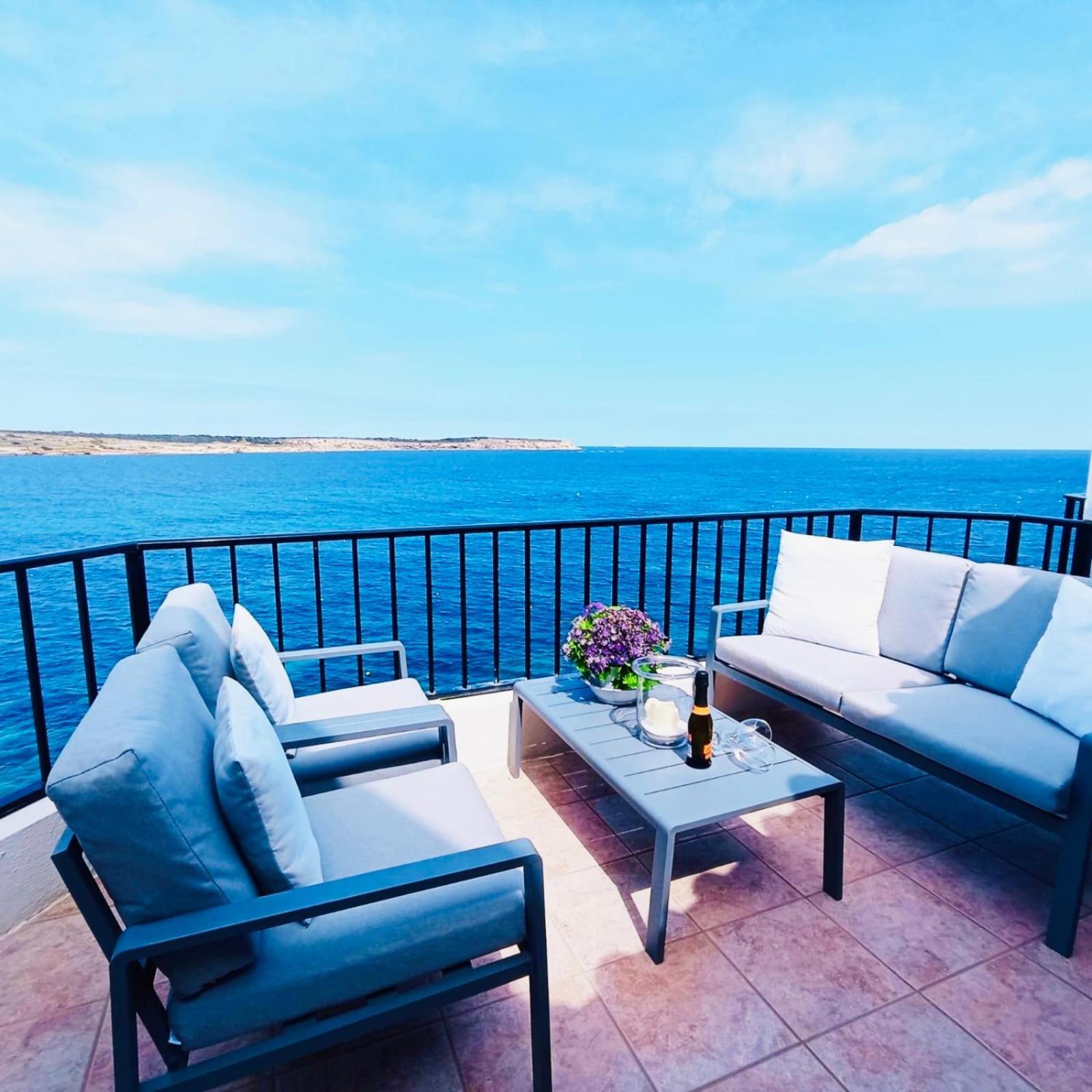 Seafront Apartment Terrace, Lounger & Panoramic Ocean Views Mellieha Exterior photo